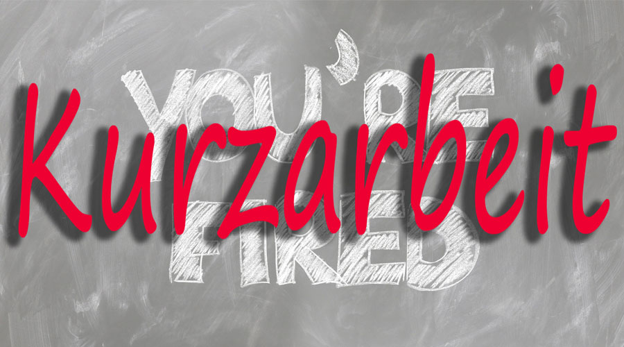 Bei kleineren Betrieben, in denen das Kündigungsschutzgesetz keine Anwendung findet, kann der Arbeitgeber auch ohne Kündigungsgrund und trotz Kurzarbeit kündigen.